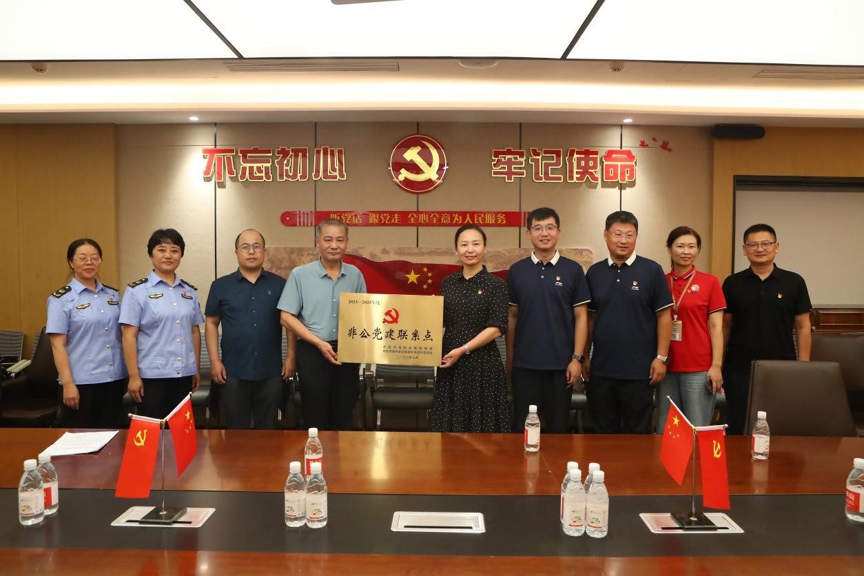 1690953072494762.jpg b.jpg